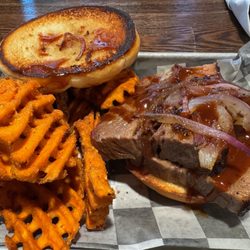 Pop’s Pub - Brisket sandwich