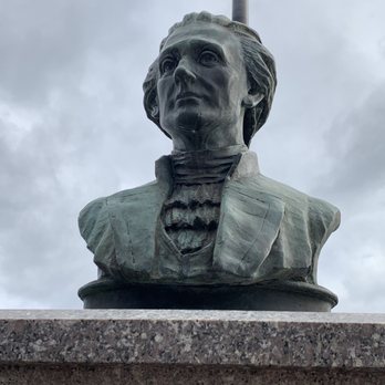 Hamilton Park - Hamilton bust - Parks Near Me - Weehawken, New Jersey