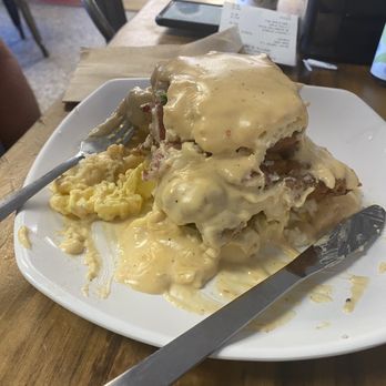 Biscuit Head - Biscuit, gravy, and fried chicken with bacon. Absolutely phenomenal. Probably one of the best breakfasts I've ever had anywhere. - Cafes Near Me - Asheville, North Carolina Biscuit Head - Biscuit, gravy, and fried chicken with bacon. Absolutely phenomenal. Probably one of the best breakfasts I've ever had anywhere. - Cafes Near Me - Asheville, North Carolina