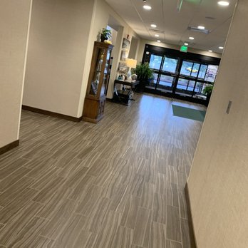 Hampton Inn Eau Claire - Lobby - Hotels Near Me - Eau Claire, Wisconsin Hampton Inn Eau Claire - Lobby - Hotels Near Me - Eau Claire, Wisconsin
