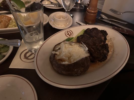 Daniel's Broiler by null