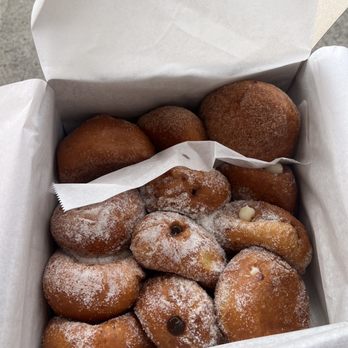 Leonard's Bakery - Plethora of Malasadas and maladadas puffs. - Bakeries Near Me - Honolulu, Hawaii Leonard's Bakery - Plethora of Malasadas and maladadas puffs. - Bakeries Near Me - Honolulu, Hawaii