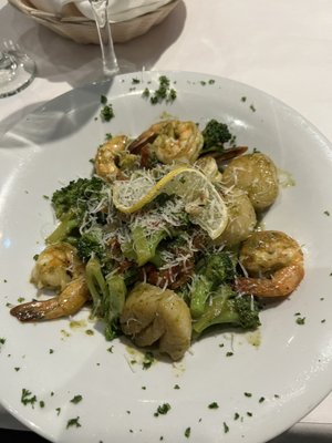 Elizabeth's Bar & Restaurant by null