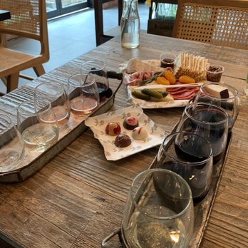 Rose Hill Vineyards - Wine Tasting Room Near Me - Mattituck, New York