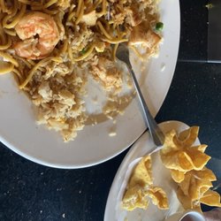 Tokyo Japanese Steak House - Chicken hibachi with side of crab Rangoon