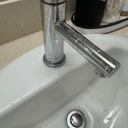 MCN Cleaning Services - Before and after of stainless steel sink.