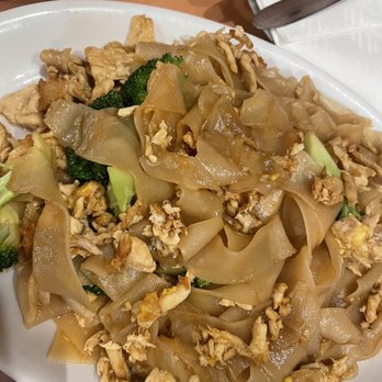 Sawatdee Thai Cuisine - Chicken pad see ew - Thai Near Me - Tampa, Florida