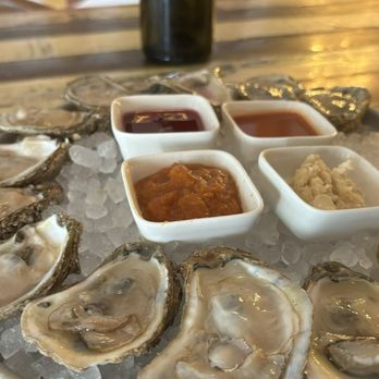 Common Restaurant  - Amazing oyster happy hour special $0.75 a pop - Cocktail Bars Near Me - Savannah, Georgia
