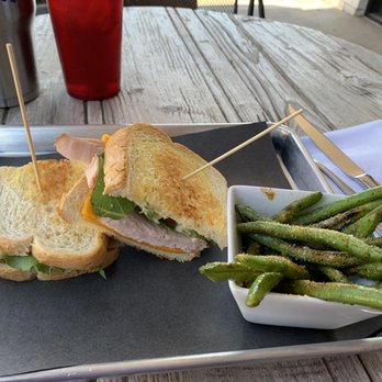 Gastropit Ellisville - Smoked turkey avocado sandwich - Barbeque Near Me - Ellisville, Missouri Gastropit Ellisville - Smoked turkey avocado sandwich - Barbeque Near Me - Ellisville, Missouri
