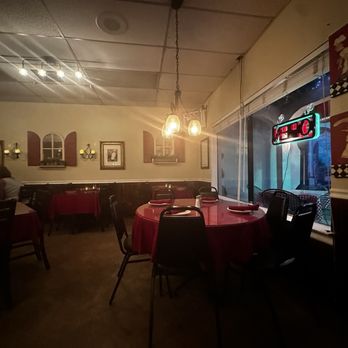 Gigi's Italian Restaurant - Decor - Italian Near Me - Jensen Beach, Florida