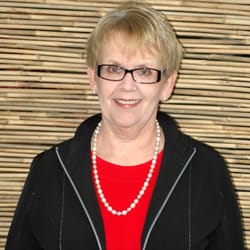 Nelson's Jewelry - "Pearl Girl" Britt Lee celebrated her 40th year at Nelson's Jewelry