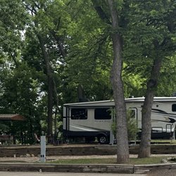 Water's Edge RV and Cabin Resort - Campsite