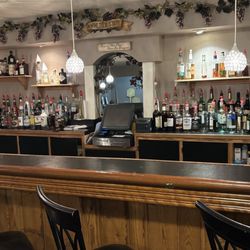 Rosa's Lookout Inn - View of bar