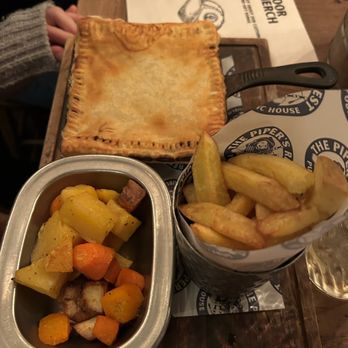 the pipers rest - chicken pie - Whiskey Bars Near Me - Edinburgh, EDH the pipers rest - chicken pie - Whiskey Bars Near Me - Edinburgh, EDH