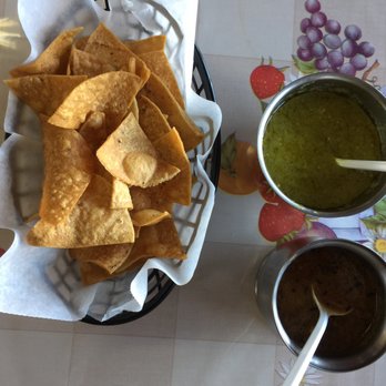 Su Taqueria Thaly’s - Good chips, green salsa (ehhhh) the other salsa with roasted peppers excellent - Mexican Near Me - Chicago, Illinois