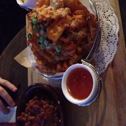 Trafalgar - Criss cross fries with chili con carne