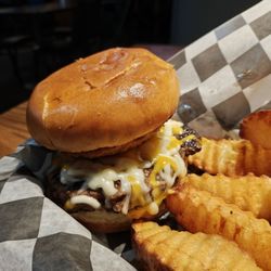 Freddie's Tavern - Rodeo Burger