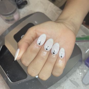 Van Nail Salon - Nail Salons Near Me - Portland, Oregon