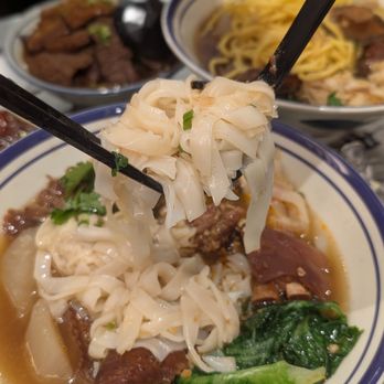 Petit Noodle - Chinese Near Me - Toronto, Ontario