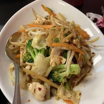 Krua Thai Restaurant - Vegetable Delight with chicken - Thai Near Me - Abilene, Texas
