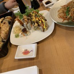 Sr8. Spicy Volcano Roll