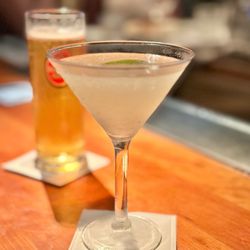 Bandera - CRISP MARTINI - Hendrick's gin, St. Germain, Sauvignon Blanc, fresh lemon juice
