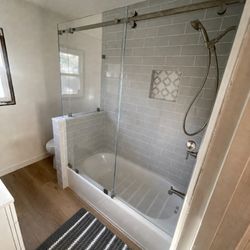 Sliding Tub enclosure with low-iron glass installed in Concord, CA