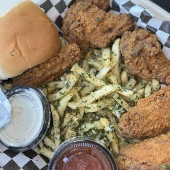 Chef Green - Chicken and Garlic Fries (15/5) - Food Stands Near Me - Oakland, California Chef Green - Chicken and Garlic Fries (15/5) - Food Stands Near Me - Oakland, California