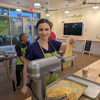 Taste Buds Kitchen - Making fettuccine noodles!!! - Cooking Classes Near Me - Overland Park, Kansas Taste Buds Kitchen - Making fettuccine noodles!!! - Cooking Classes Near Me - Overland Park, Kansas