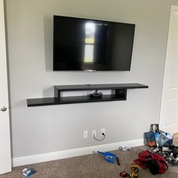 The Electpros - Tv mount with a floating shelf