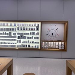 Apple Jordan Creek - Inside Apple Store display.