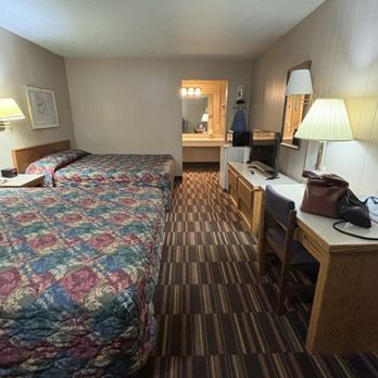 Cedar Court Motel - Hotels Near Me - Clay Center, Kansas
