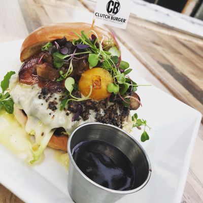 Clutch Burger by null