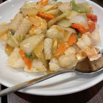 Huynh Restaurant - Fried noodle cake with seafood - Vietnamese Near Me - Houston, Texas Huynh Restaurant - Fried noodle cake with seafood - Vietnamese Near Me - Houston, Texas