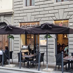 La Carbonata - The outside patio.