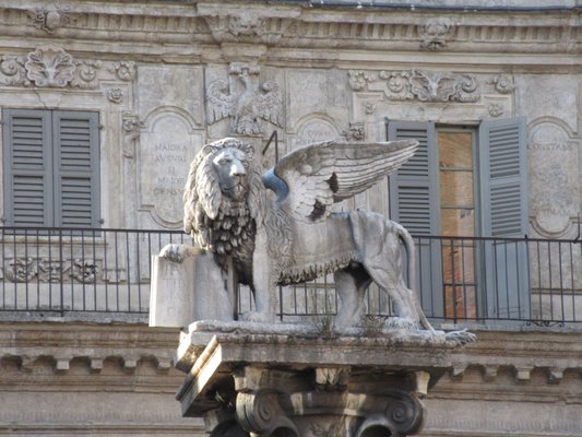 Piazza Delle Erbe by null