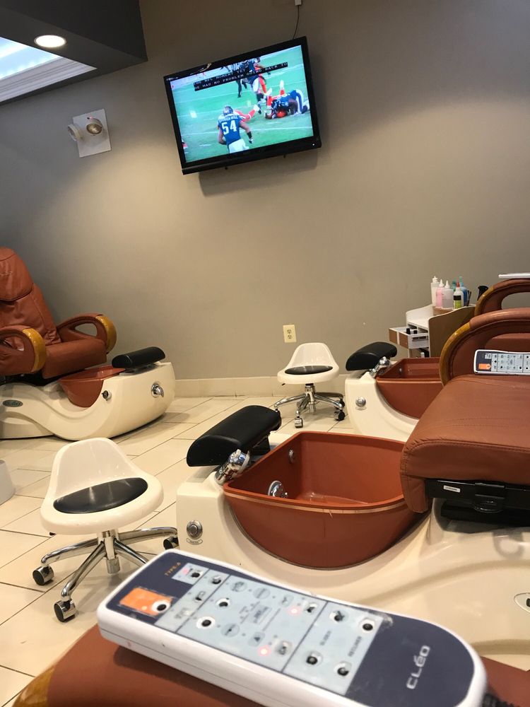 LE NAILS 22 Photos & 34 Reviews Nail Salons 270 Great Northern