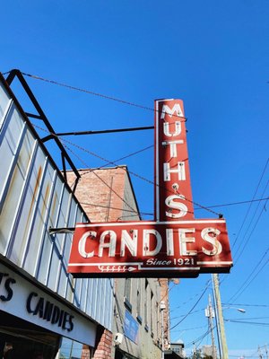 Muth's Candies by null