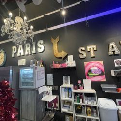 Le Macaron French Pastries - Cute decor
