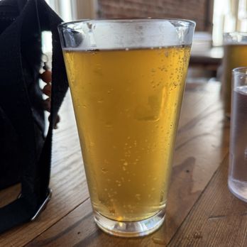 Humboldt Bay Provisions - Beer, but I forget which we chose, it was good! - Beer Bar Near Me - Eureka, California