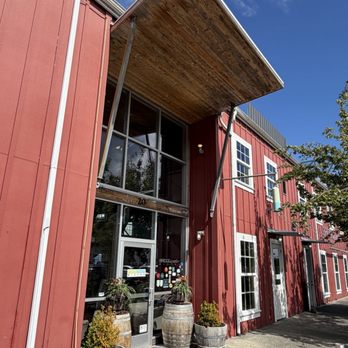 Bridgewater Bistro - Outside - New American Near Me - Astoria, Oregon