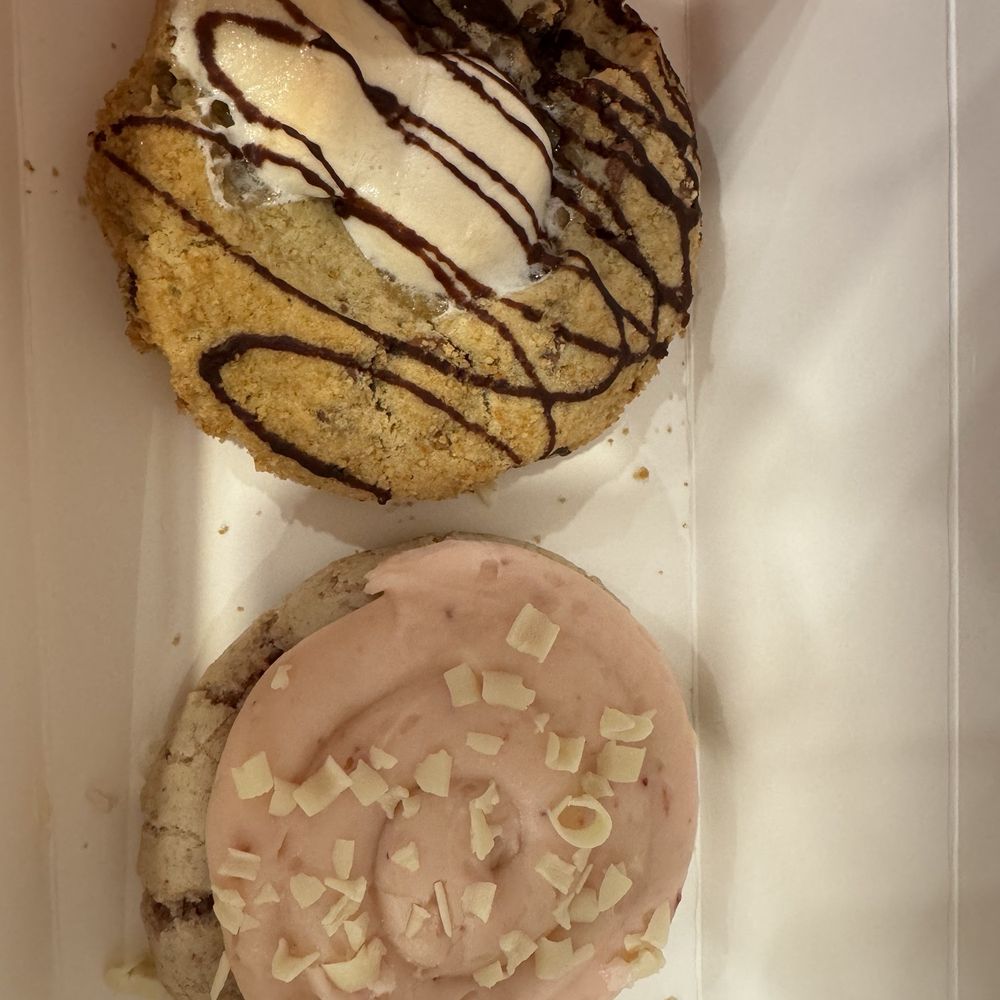 Crumbl - Sherman - S'mores and Strawberry Cake. Yet to try yet. - Bakeries Near Me - Sherman, Texas Crumbl - Sherman - S'mores and Strawberry Cake. Yet to try yet. - Bakeries Near Me - Sherman, Texas