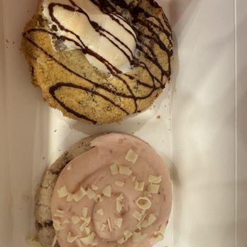 Crumbl - Sherman - S'mores and Strawberry Cake. Yet to try yet. - Bakeries Near Me - Sherman, Texas Crumbl - Sherman - S'mores and Strawberry Cake. Yet to try yet. - Bakeries Near Me - Sherman, Texas