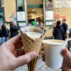 Fenster cafe - Fensterccino and Spaceman