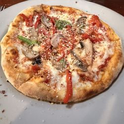 Frederica Pizza & Pasta House - Personal size mushroom and green pepper pizza. The sauce was delicious!