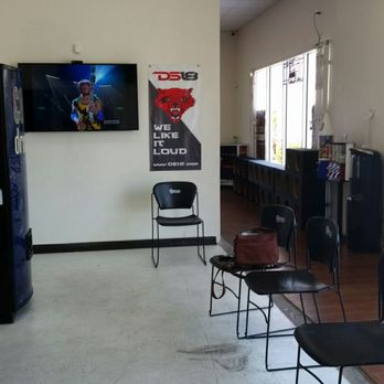 LA Stereo - Waiting room area. Television, candy machines and water. - Car Stereo Installation Near Me - Las Vegas, Nevada LA Stereo - Waiting room area. Television, candy machines and water. - Car Stereo Installation Near Me - Las Vegas, Nevada