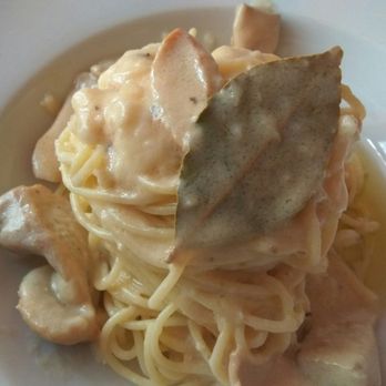 Da Nino - Selbstgemachte Spagetti mit Kräuterpilzsauce und Trüffeloel - Italian Near Me - Chemnitz, SN