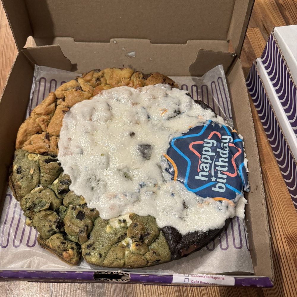 great looking cookie cake. Thanks Door Dash great looking cookie cake. Thanks Door Dash