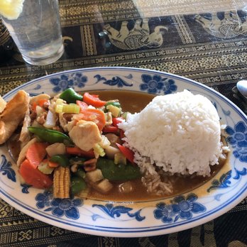 Bangkok Thai Restaurant - Cashew nut chicken lunch special - Thai Near Me - Boise, Idaho