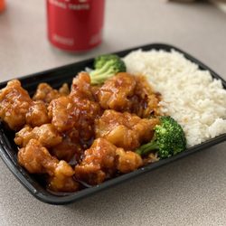 Happy House Chinese Retaurant - Lunch General Tso's Chicken
